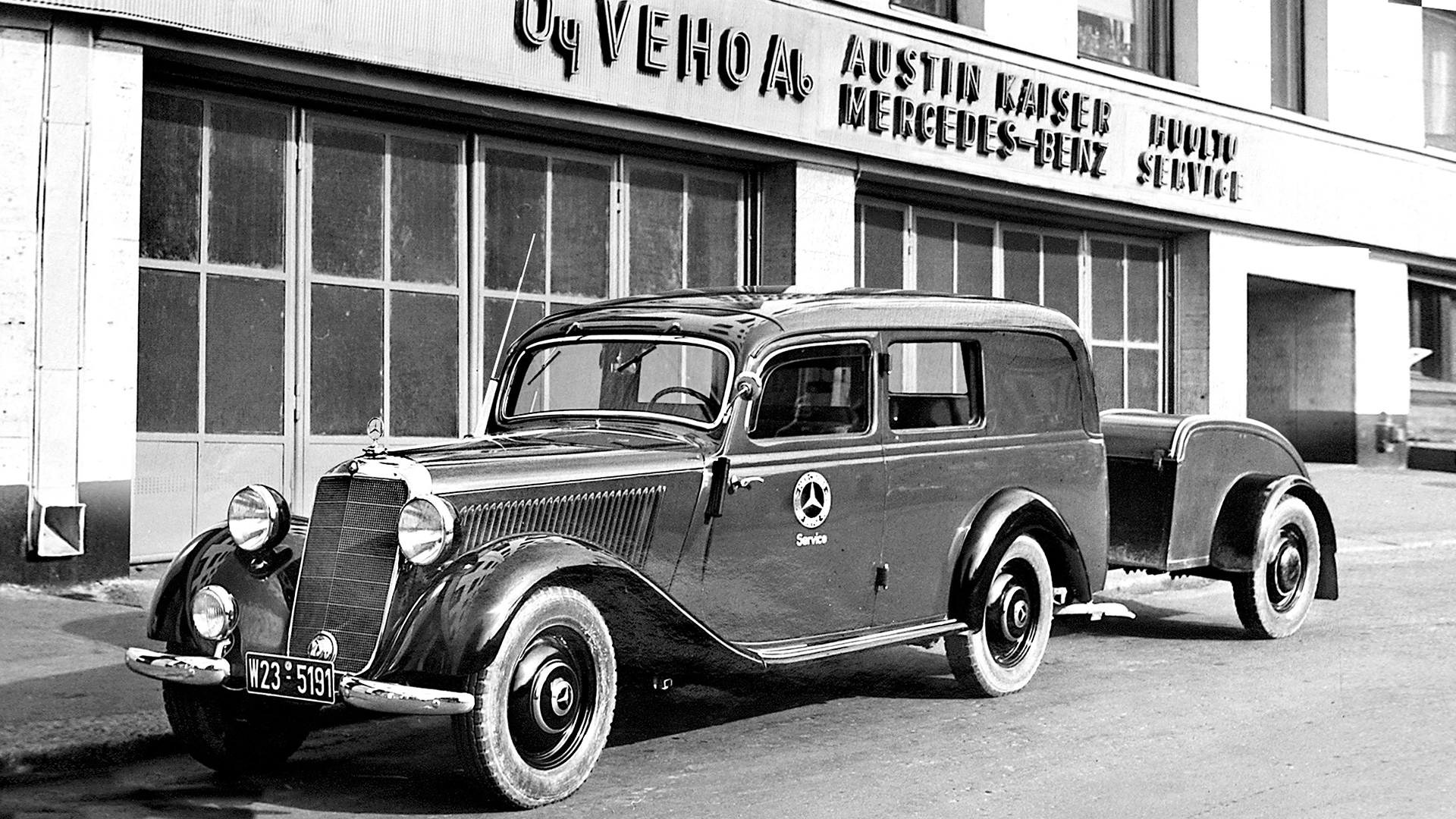 Nespalvota nuotrauka, Mercedes-Benz automobilis