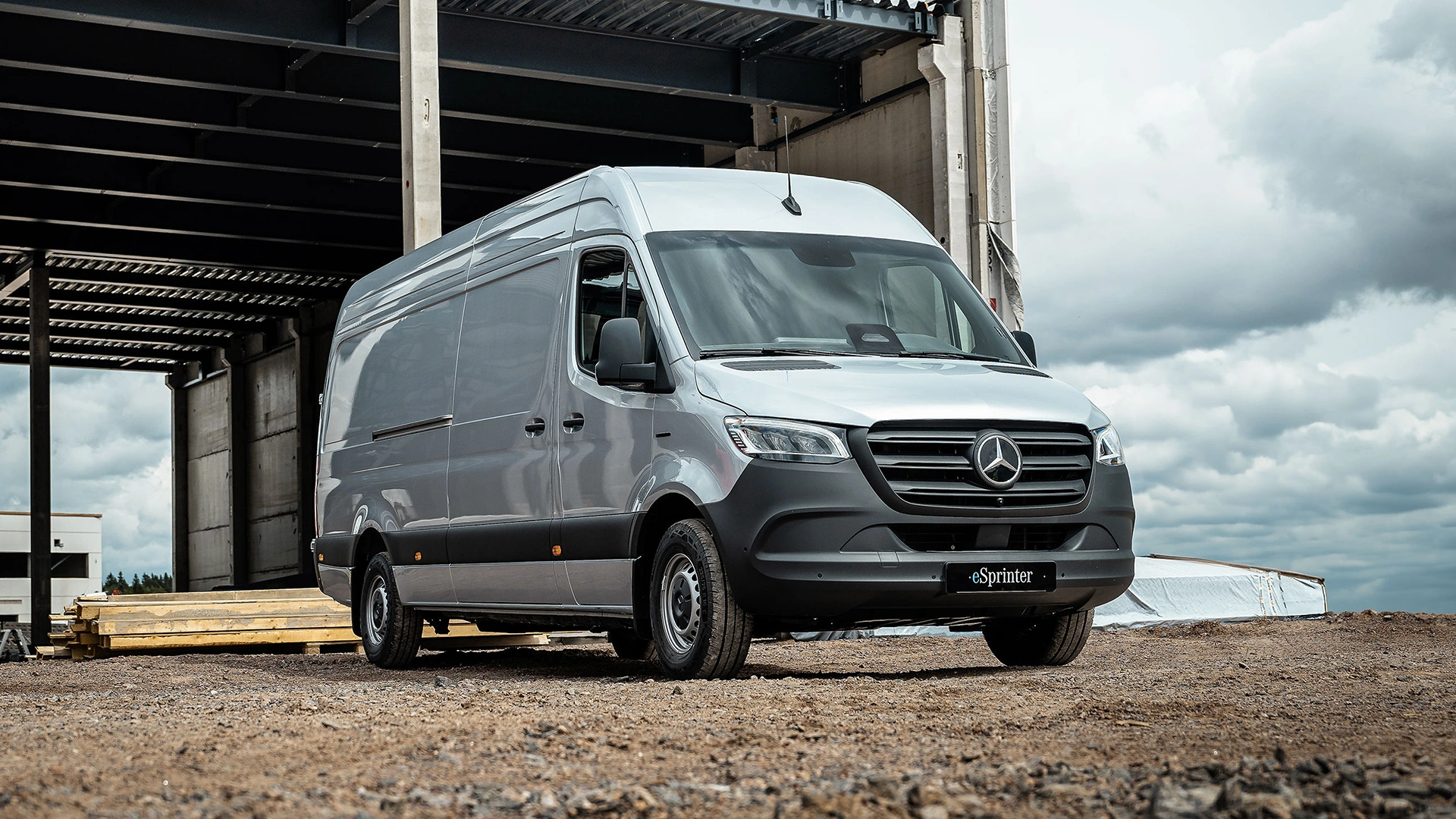 Visiškai elektrinis Mercedes-Benz eSprinter iš priekio