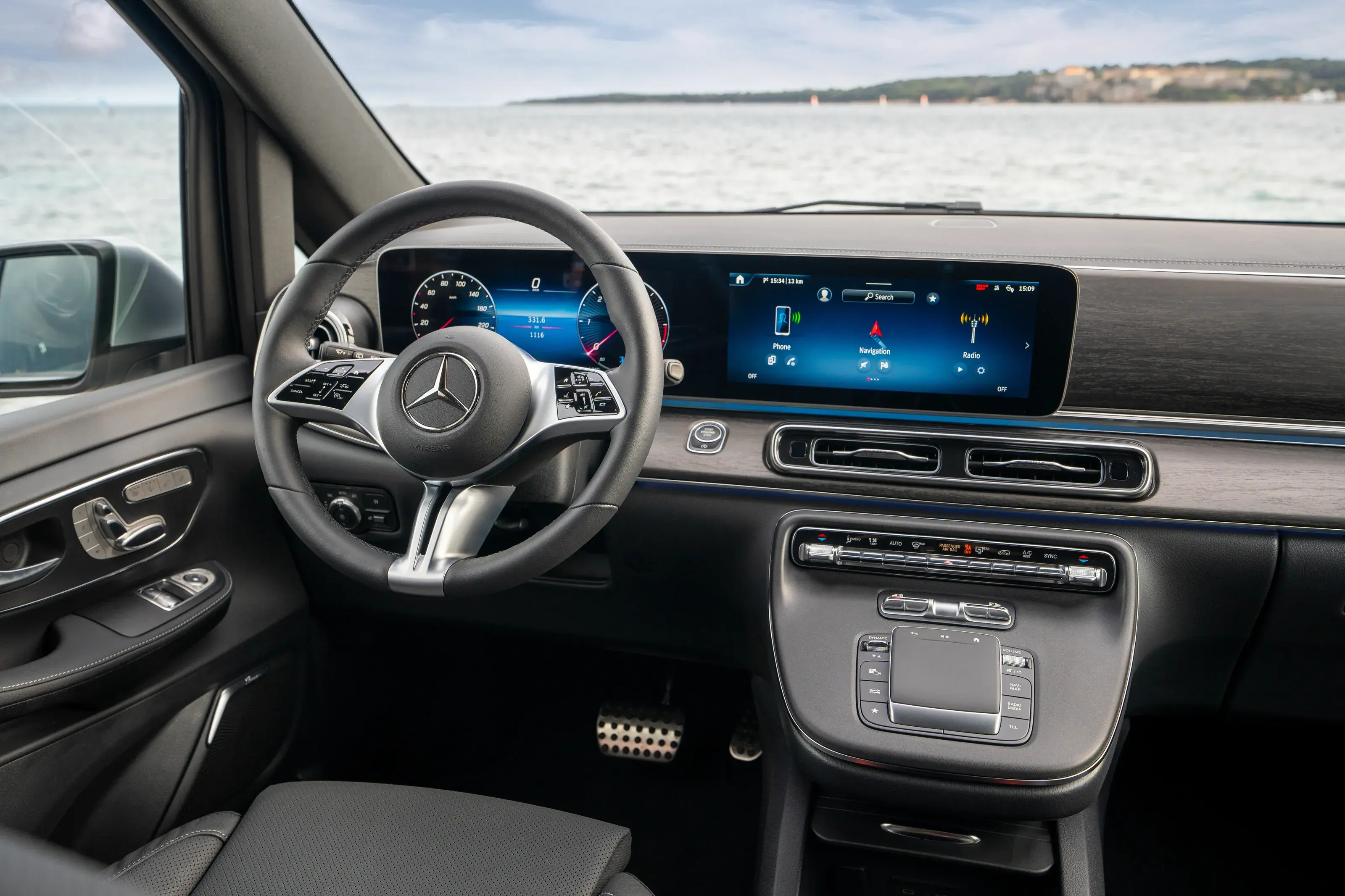 Intuityvios technologijos ir MBUX V-class automobilyje