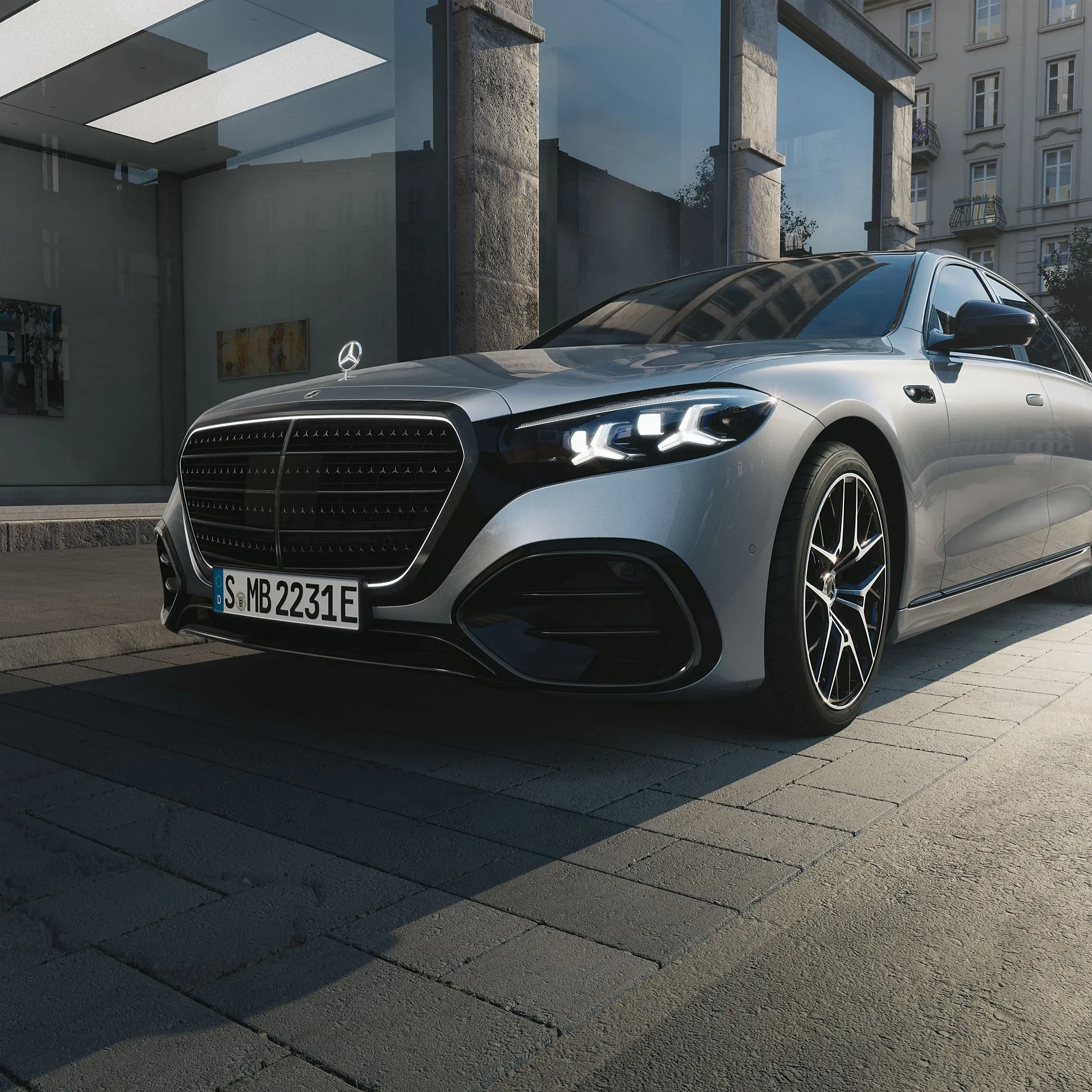 „Mercedes-Benz“ S klasės priekinės grotelės ir LED žibintai