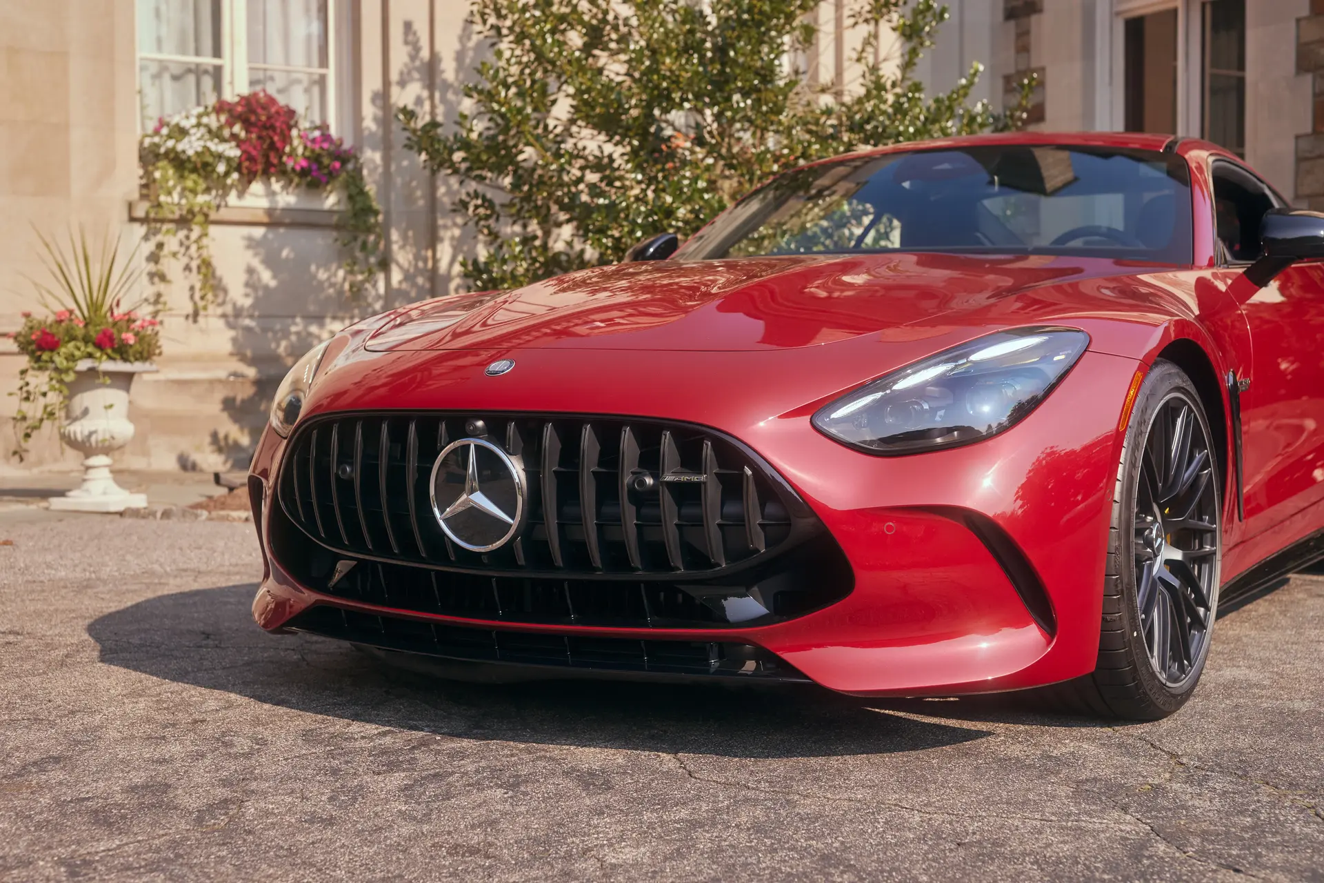 Mercedes-Benz automobilis iš priekio