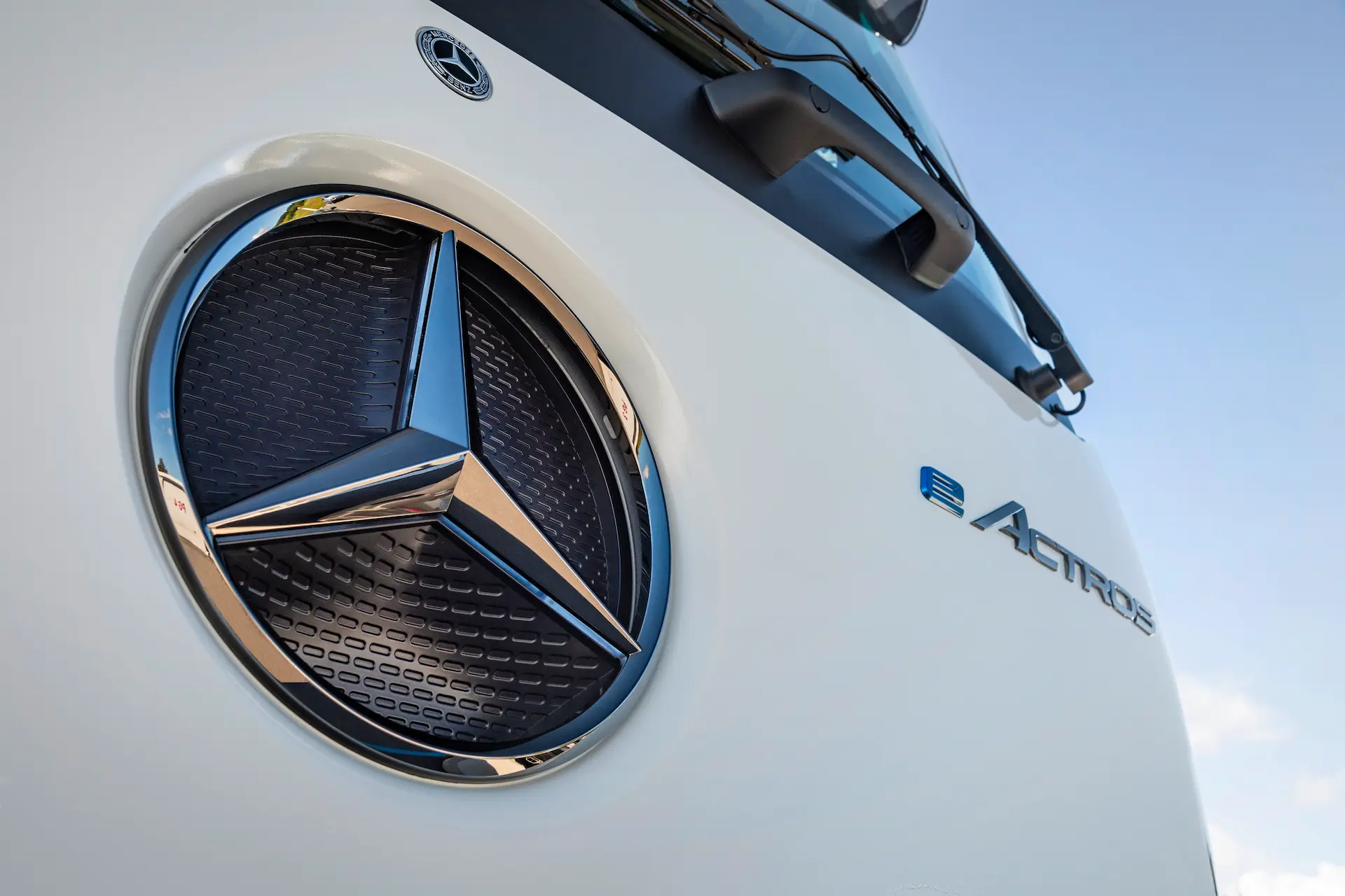 Mercedes-Benz sunkvežio priekis iš arti