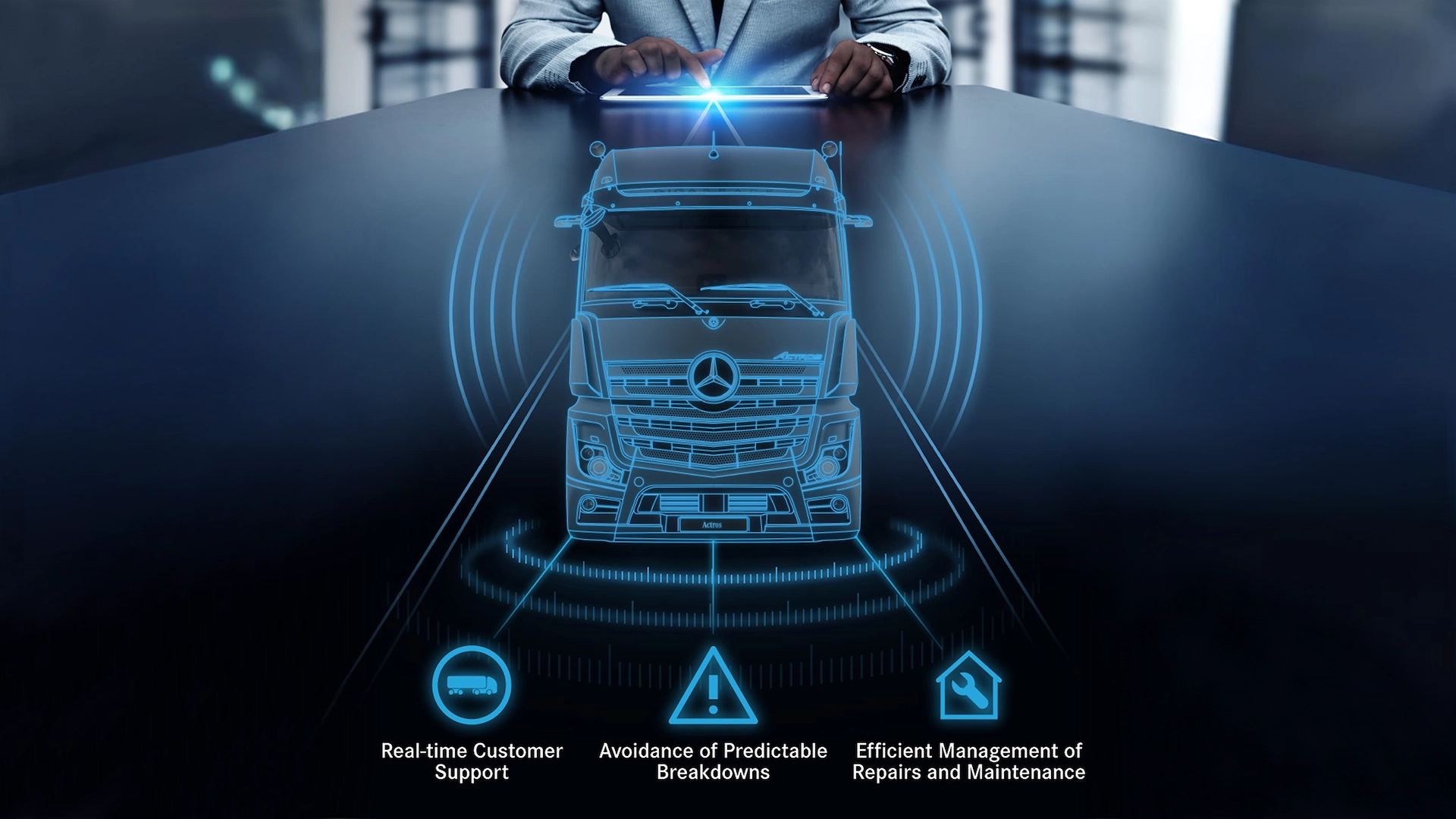 Skaitmeniniai sprendimai sunkvežimiams, fone žmogus