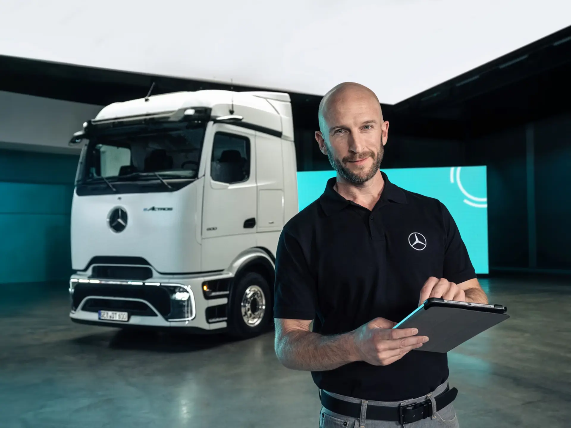 eConsulting konsultantas, fone sunkvežimis