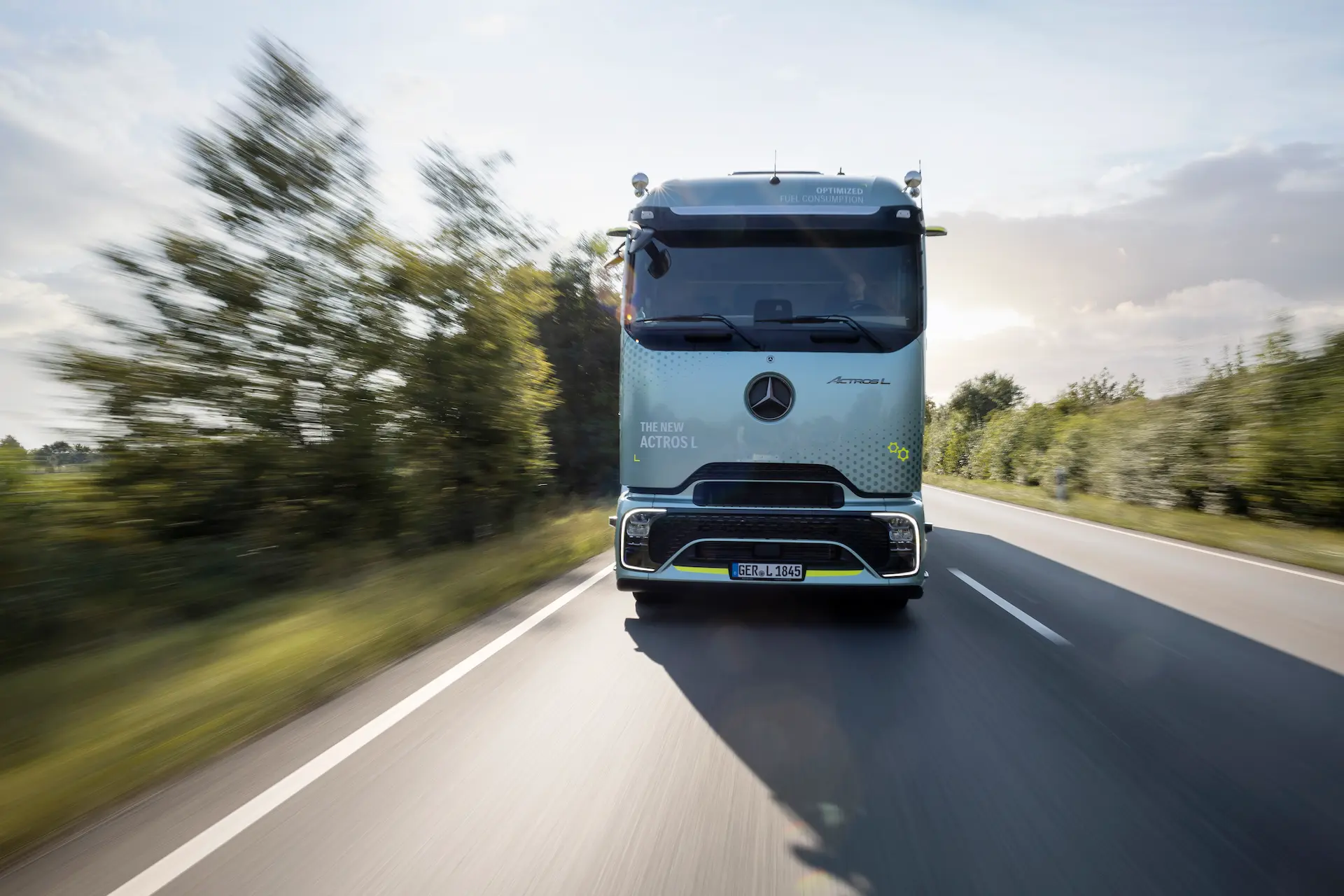 Visiškai elektrinis „eActros“ sunkvežimis kelyje