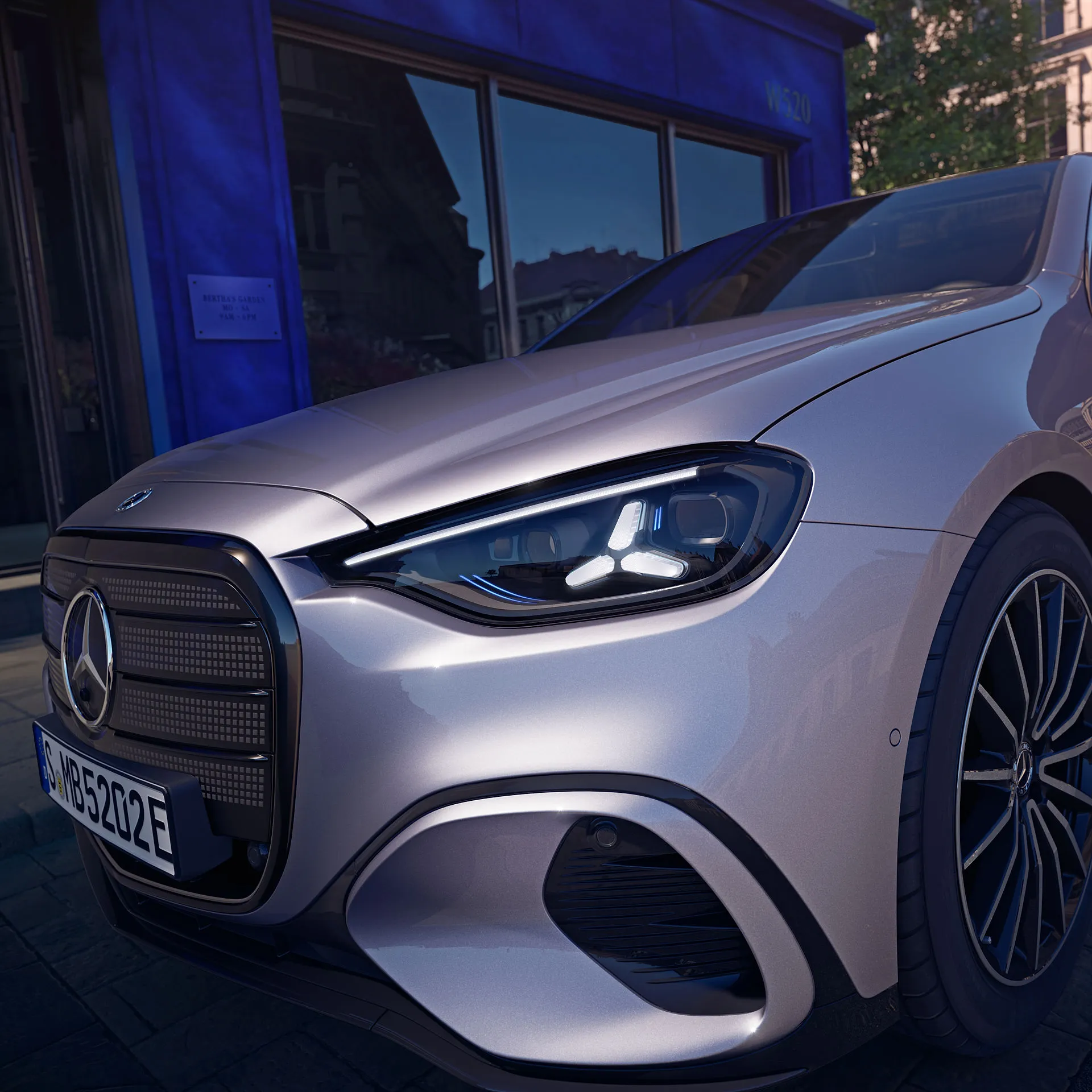 Mercedes-Benz C klasės priekiniai LED žibintai ir išskirtinis dizainas