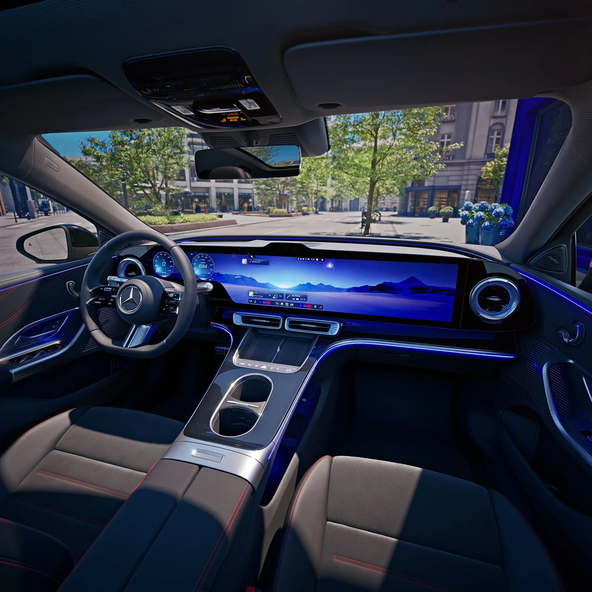Skaitmeninis Mercedes-Benz C klasės salonas su MBUX ekranu ir ambientiniu apšvietimu