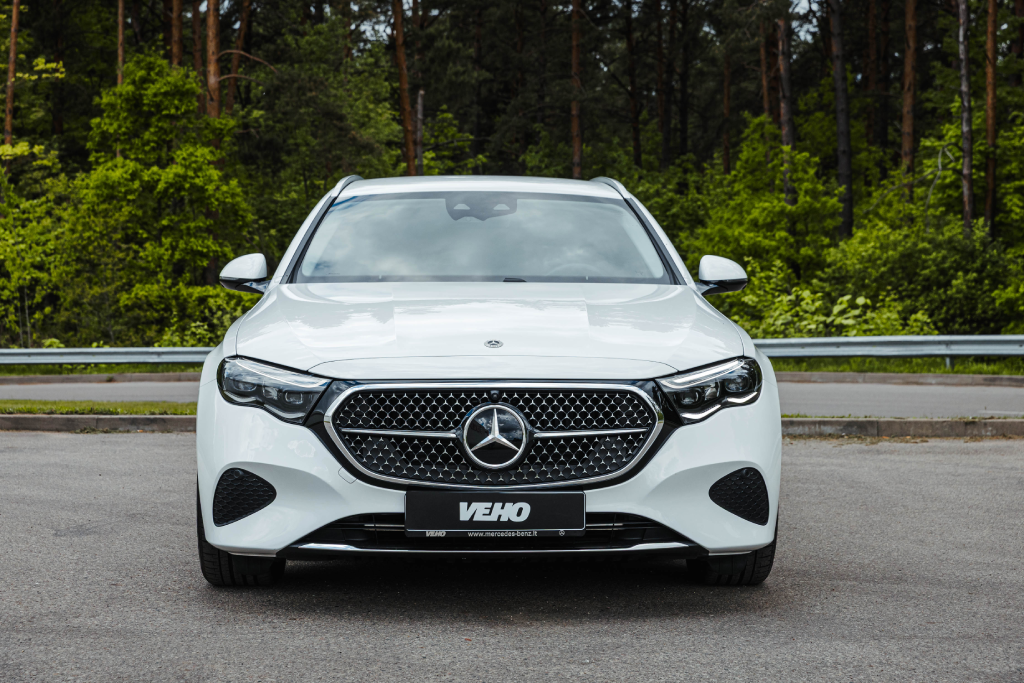 Mercedes-Benz E-klasės universalas, vaizdas iš priekio