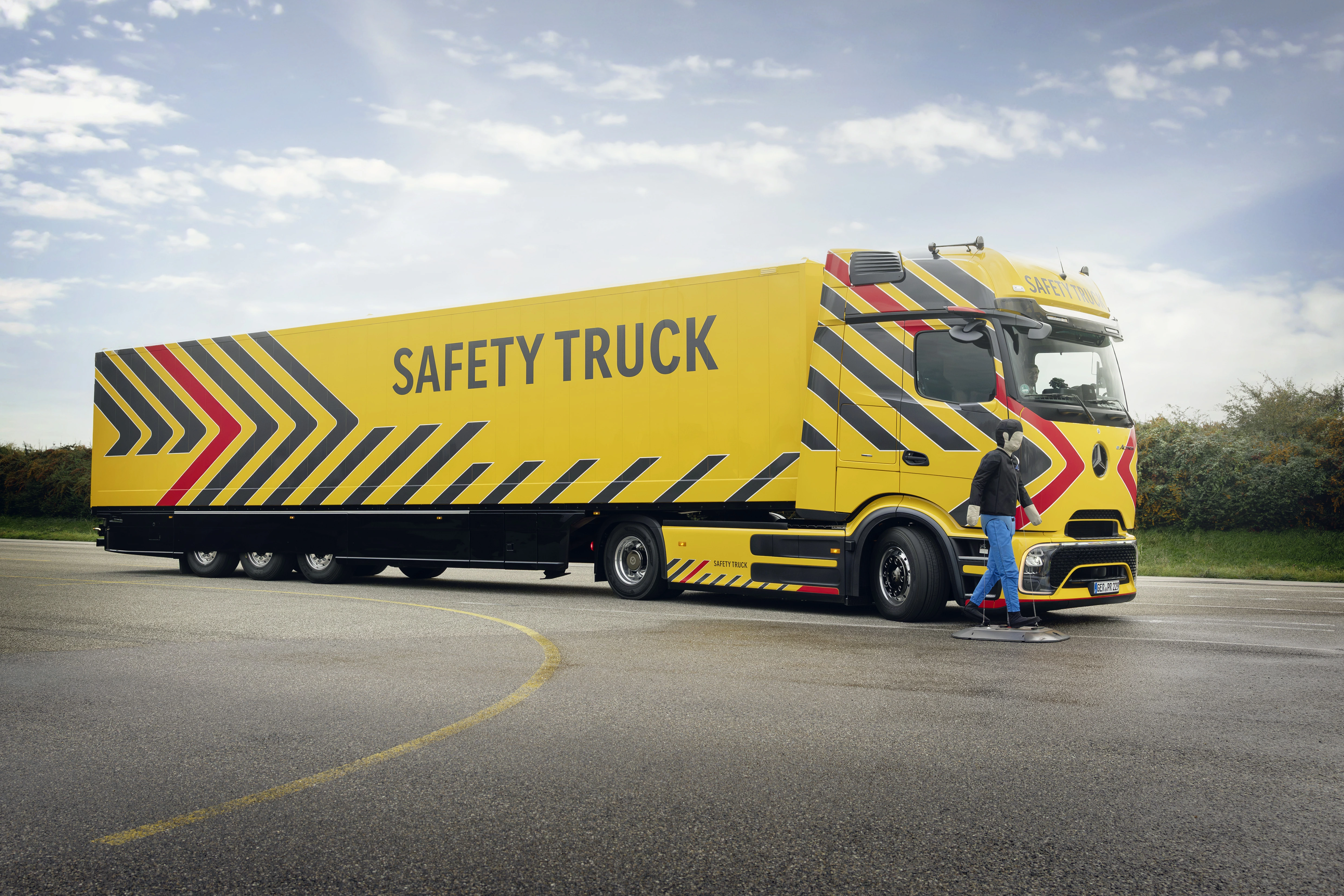 Mercedes-Benz Safety Truck with Active Brake Assist 6 with pedestrian detection and automated braking