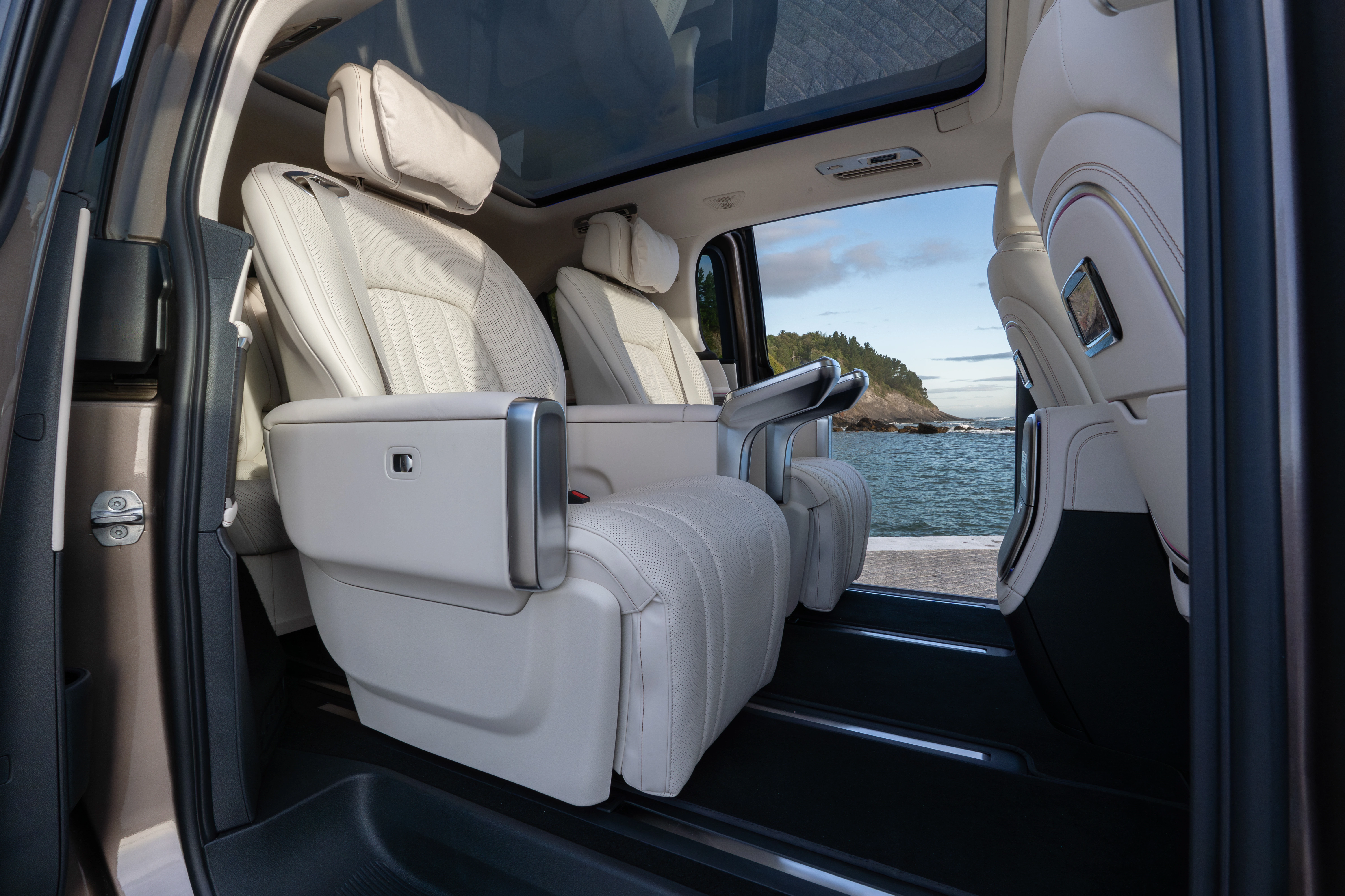 Naujasis elektrinis Mercedes-Benz VLE salonas